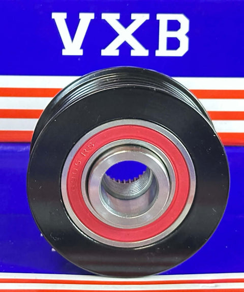 37320-2B000 Decoupler Pulley for Hyundai Elantra GT L4 2.0L 14-14 on a background with VXB logo.