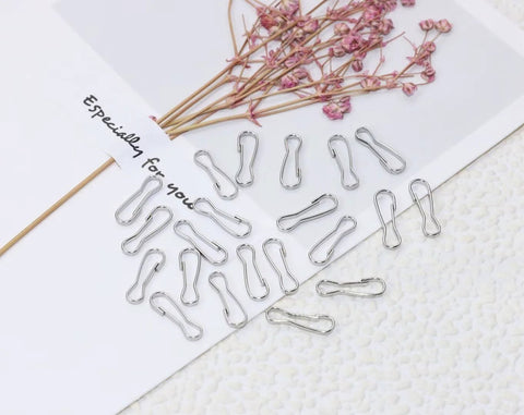 Thirteen Millimeter 304 Stainless Steel Spring Clip Hooks Rust Proof Lanyard Snap Clips Pack Of 50 displayed with dried flowers
