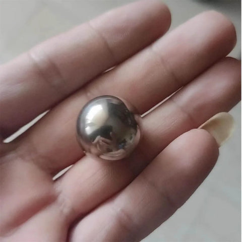 Hand holding 304 Stainless Steel Balls, 20mm Solid Small Steel Balls for Ball Bearings Steel Beads Slingshot(20mm)
