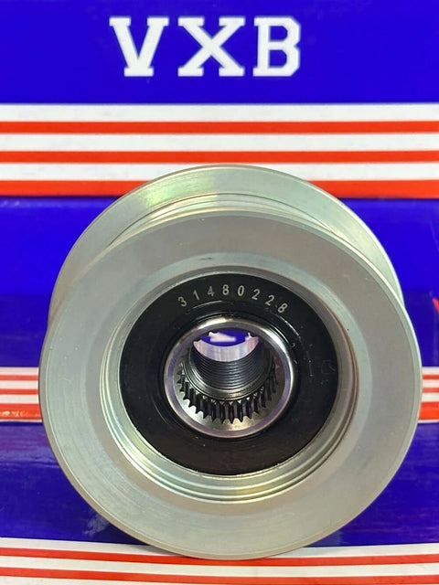 31480228 Alternator Pulley for Volvo Xc90 Mk2 with VXB branding, front view, showing metal construction and inner gear.