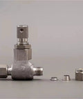 316L Stainless Steel MV Series Double Card Sleeve Metering Control Valve For Low Flow High Precision MV-1 angled view