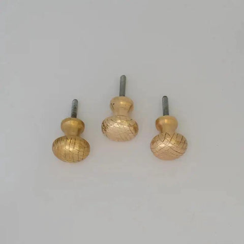 Gold Plated Shell Cabinet Knob Vintage Geometric Drawer Pull For Dresser Kitchen Furniture, three shiny knobs with textured surface.