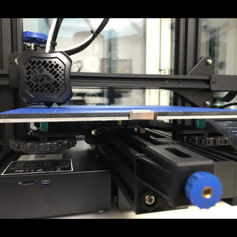 2Pcs Green 3D Printer Die Spring Set installed in 3D printer, showing surface-treated steel spiral springs for mould die stamping use