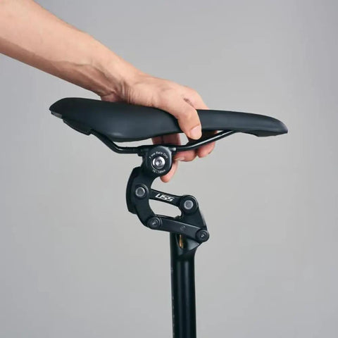 Safort Suspension Seatpost For E Bikes 365mm Length With 125mm Travel Four Diameters 27.2 30.4 30.9 31.6mm shown with hand