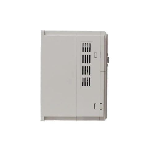 VFD Inverter For Motor Speed Control From DC 200 400V To 3 Phase 220V 0.4 0.75 1.5 2.2KW Variable Frequency Drive For Industrial Motors And Heavy Duty Speed Regulation, side view of gray metal housing