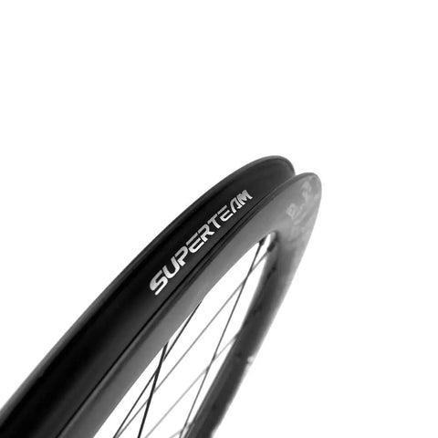 Close-up of 45mm carbon tubeless wheelset for disc brake road bikes with 25mm inner width showing the rim and spokes.