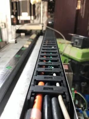 Open Type Drag Chain Cable Carrier With End Connectors R100 Inner 35x75mm 1 Meter Black Heavy Duty Reinforced Nylon Cable Chain
