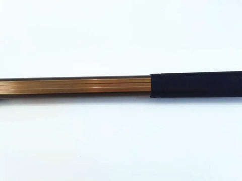 Close-up of the aluminum handle extension on stainless steel garden claw rake with extendable aluminum handle for quick weeding.