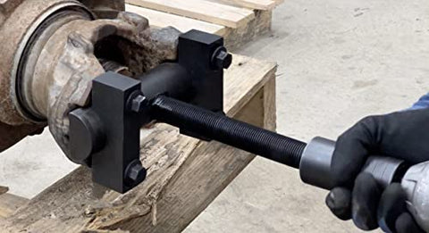 Heavy Duty Yoke Puller Kit For Trucks That Safely Removes Transmission And Rear Differential Yokes Without Damage Fits Bearing Diameters From 1 7/8 To 2 3/16 Inches Built For Class 6 To 8 Rigs Includes Grade 8 Bolts For Serious Leverage
