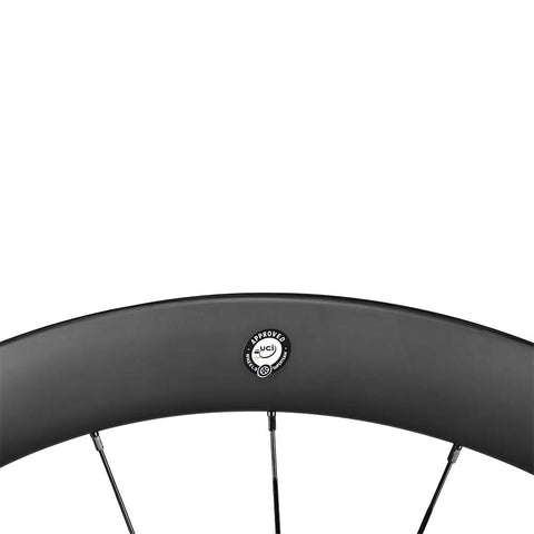 Close-up of Carbon Disc Road Wheelset 50TU-28-DB Tubeless 700C showcasing UCI approved label on black 50mm rim.