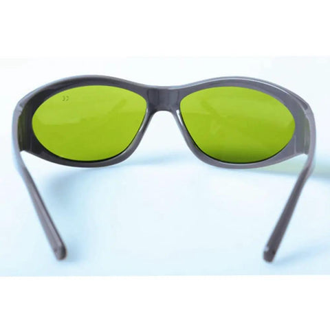 Heavy Duty Nd Yag Laser Safety Glasses With Od7 Plus Eye Shielding Against 755 808 980 1064 Nms For Med Spas And Industrial Labs Ce Certified, front view with green lenses.