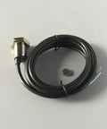 Front view: M18 NPN normally-open magnetic proximity sensor with magnet and cable, 10 mm sensing distance.