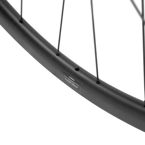 Close-up of Dope Carbon Disc Brake Road Wheelset 700C Clincher Tubeless Ready U Shape Rim spokes and valve hole.