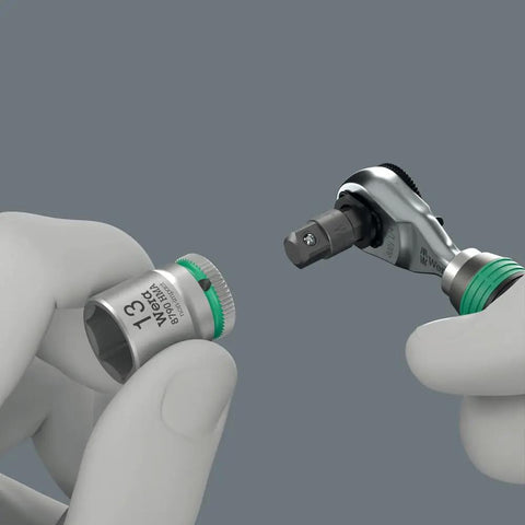 Zyklop Mini 4 Bit Ratchet One Quarter Inch Drive Fifty Millimeter Hex Bit Holder direct take up grip in hands close-up