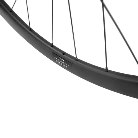 Close-up of 45mm Carbon Tubeless Wheelset For Disc Brake Road Bikes With 25mm Inner Width No Paint Finish Tubeless Ready