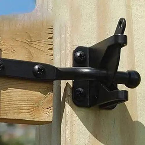 Heavy Duty Automatic Gate Latch That Auto Locks Like A Champ securely fits wood or metal fences with sleek black steel design.