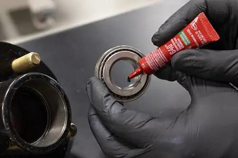 Applying High Strength Sleeve Retainer Adhesive Tube 6 ml for Automotive Engine Assembly Medium Temp Anaerobic Bond to bearing