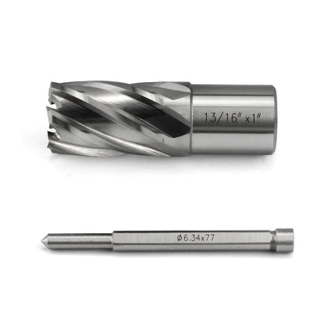 Annular cutter with 13/16 in diameter and Weldon shank, paired with a pilot drill bit Ø6.34×77 on metal background