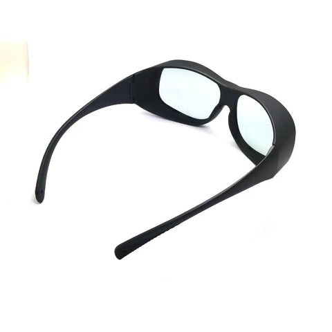 Top Notch Laser Safety Glasses Featuring Ultra Clear Lenses With OD6 Plus Rating Blocking 2700 To 3000Nm Erbium Lasers And Delivering Hella Smooth Vision For Heavy Duty Applications, side view with black frame.