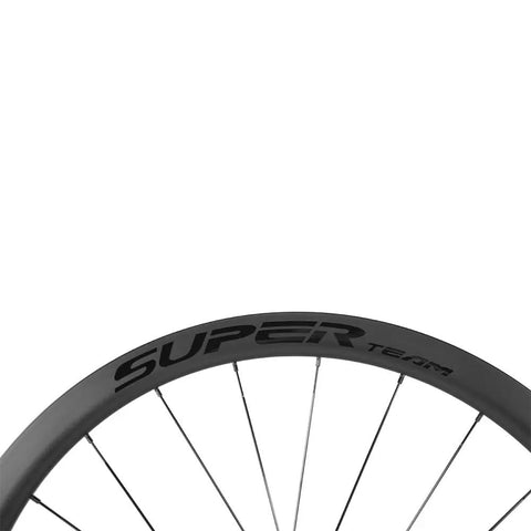 Close-up of 38mm Tubeless Disc Brake Road Wheelset 700c Carbon Fiber Toray T700 With 25mm Rim Shimano 8 To 12 Speed UCI Approved