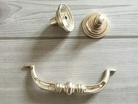Vintage Look Bail Drawer Pulls With Classic Retro Vibe, 4-1/4 Inch Center-to-Center Dresser Pulls, Antique Silver Cabinet Hardware
