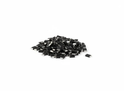 Pile of MLCC ceramic capacitors from 1000 Pcs 0805 SMD Capacitor Kit No Brainer With 50 Values From 1pF To 10uF, 10-50V.