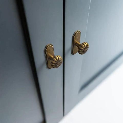 Set Of 6 Flower Inspired Antique Brass Cabinet Knobs With Backplates For Kitchen And Dresser Drawers 1 1/4 Inch Diameter Handles