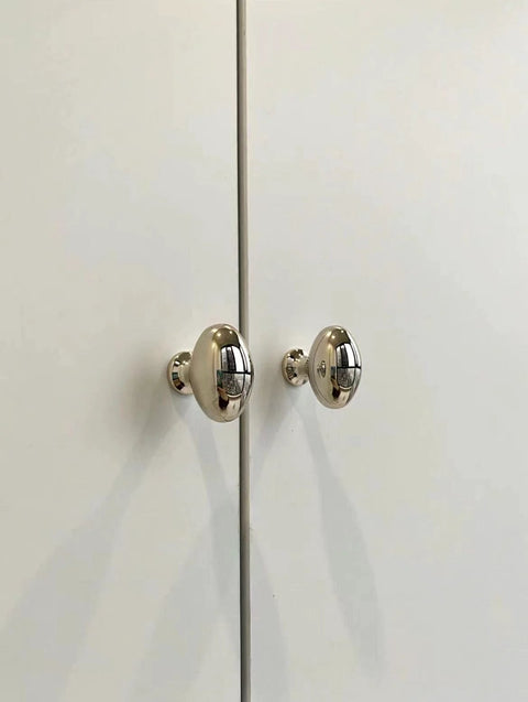 10 Pack Polished Nickel Oval Cabinet Knobs 35 Mm Zinc Drawer Knobs for Kitchen Cabinets installed on white doors