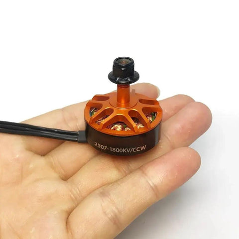 4 Pack 2507 Brushless Motors 1800KV 3 To 6S For 5 To 7 Inch FPV Racing Quadcopter Drones Spare Parts in palm
