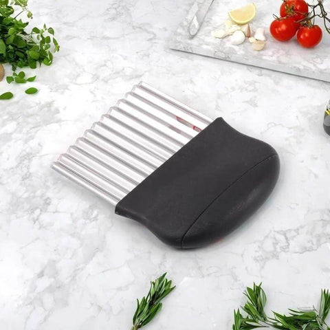 Crinkle cutter with stainless steel blades and black handle; 1-piece kitchen potato and vegetable slicer.