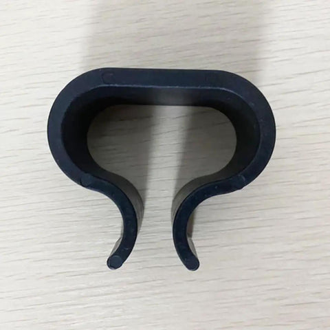 Non Slip Garden Furniture Clips For Rattan Chairs And Sectional Sofas High Heat Resistant Plastic Connectors Black on Table