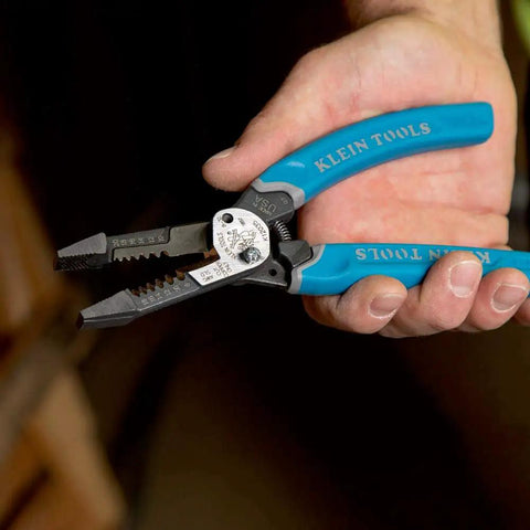 Hand holding Curve Wire Cutters For Quick Stripping And Cutting Heavy Duty Wire Stripping Tool For 8 To 18 AWG Solid And 10 To 20 AWG Stranded_wire