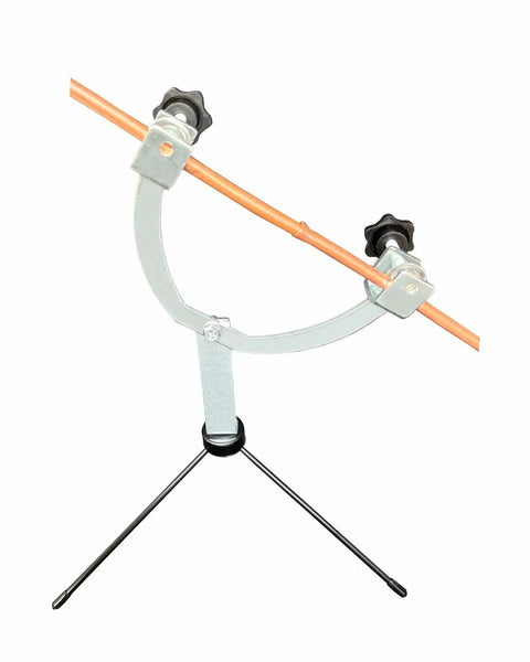 No-Fuss One Person Copper Pipe Welding Bracket Kit For HVAC Repair With Anti-Shake Design showing copper pipe secured in bracket.