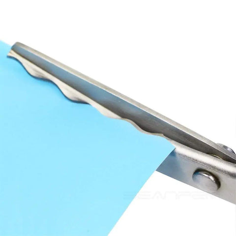 Pinking Shears For Fabrics Pro Grade Multi Purpose Stainless Steel Scissors With Black Handle 18mm close-up serrated blade cutting fabric