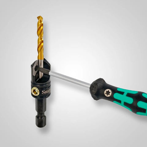 Straight Shooter Indexable Carbide Countersink Drill Combo 5/32 By 1/2 Inch with one drill bit and a screwdriver.