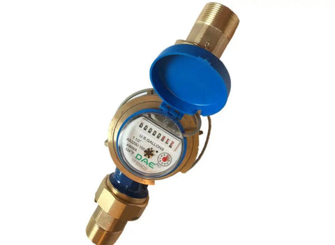 1-1/2 Inch Water Meter With Pulse Output For Gallon Measurement Inline Horizontal Flow Meter kit, brass, exposed dial close-up.