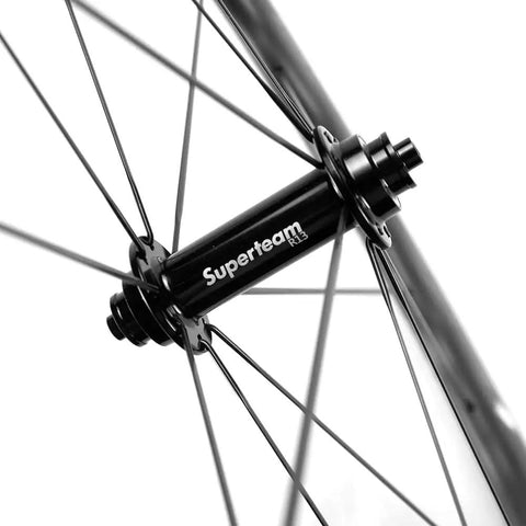 Close-up of hub and spokes on Tubeless Carbon Road Wheelset 45 50 65mm Deep 700c Clincher 25mm Width Toray T700 UD Matte EN Quality Shimano