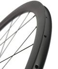Close-up of Beefy 40mm Disc Brake Road Bike Wheelset 25mm 700c U Shape Clincher Tubeless Rim 40mm Depth Six Bolt