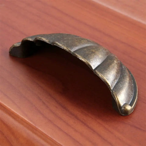One Piece Zinc Alloy Kitchen Drawer Cabinet Door Handle Knob With Antique Bronze And Black Finish on wooden surface
