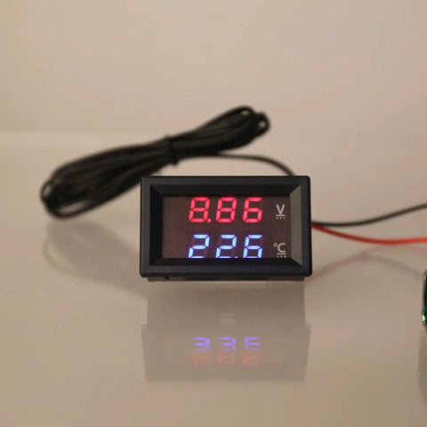 JAGTRADE 2-in-1 car thermometer and voltmeter with square LED display; black housing, red 8.86V and blue 22.6°C