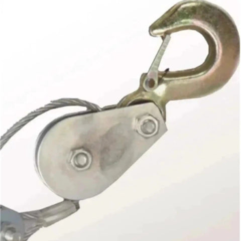 Close-up of the hook and wire on Beefy 2T Hand Winch With 2m Wire Rope Manual Tensioner Ratchet Double Hook Fastener For Car Cargo