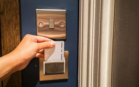 Hand using 100 Pack 125kHz RFID Proximity ID Cards Read Only TK4100 EM4100 For Access Control Time Attendance And Door Entry