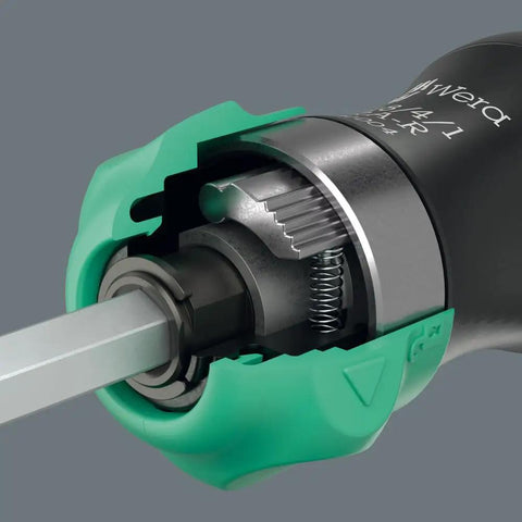 Close-up of Compact 26 RA-R Ratchet Set With Pouch, showcasing fine-tooth ratchet mechanism in handle for fast turning and spinning.