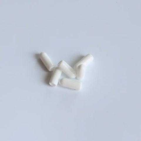Pile of 100 Pieces White Screw Thread Protectors For Number Eight Screws, Flexible Reusable End Caps With Inside Diameter 0.142 Inches