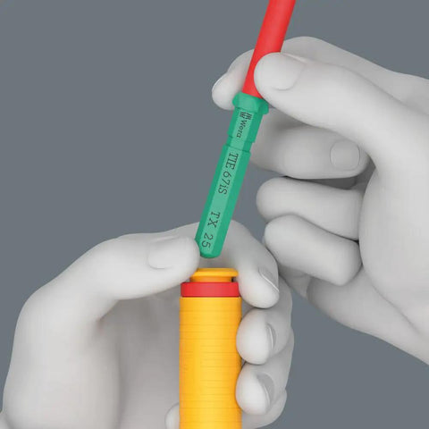 Close-up of hands adjusting 7516 VDE Kraftform Safe Torque Speed Torque Screwdriver With Five Preset Torque Values 2.4 2.8 3.2 3.6 4.0 Nm