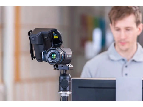 High Precision Thermal Screening Camera With 464x348 Imaging And 24 Degree Lens for Quick Non Contact Temp Checks on tripod near person