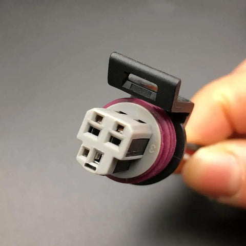 Close-up of GT150 3 Pin Pressure Sensor Connector Kit With Wires 20 AWG 10 Pack Premium Aftermarket Plug Clip