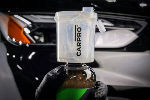 Concentrate Liquid Measuring Cup For Easy Dilution Squeeze And Pour Tool With 28mm Bottle Thread Measures In ML And OZ No Fuss Car Care Essentials Perfect For DIY Detailing And Garage Use, white plastic cup on bottle