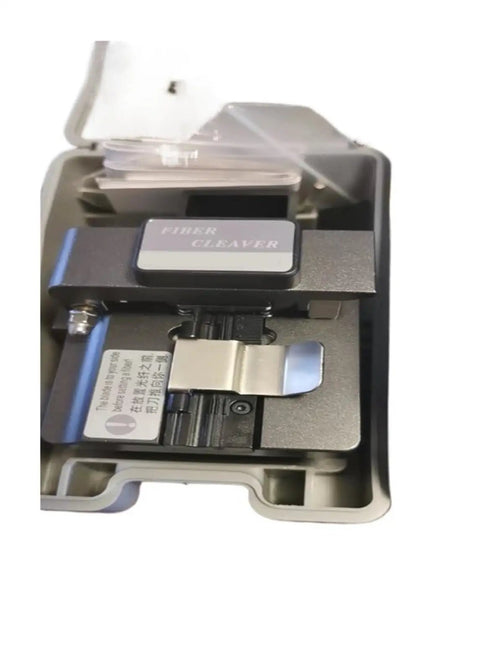 Precision Automatic Return Optical Fiber Cleaver With Tungsten Steel Blade For Clean Cuts, compact design with metal latch.