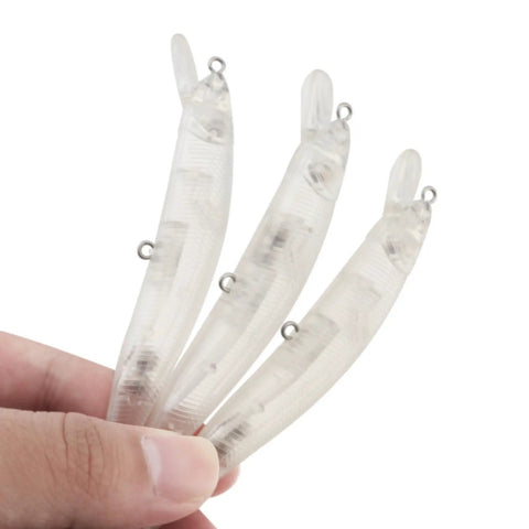 Unpainted Blank Minnow Crankbait Lures Kit 20 Pcs ABS Topwater Fishing Lures With Steel Rattle shown in hand